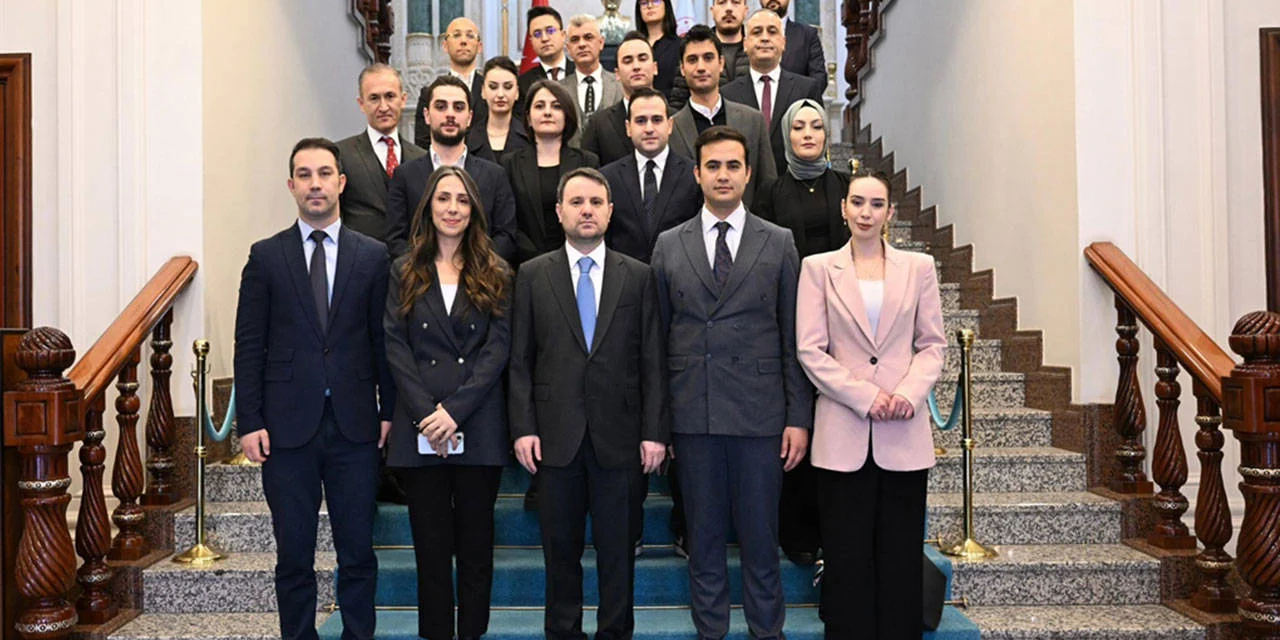 Akın Gürlek'ten bayramlaşma operasyonu: Soru sormak yasak, fotoğraf zorunlu!