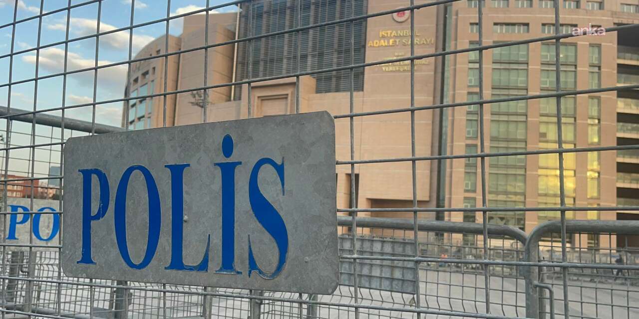 İstanbul'da FETÖ operasyonu: 7'si kamu görevlisi 25 kişi gözaltına alındı