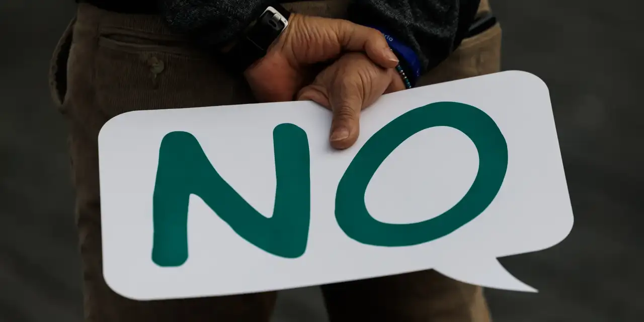 İtalya'da hükümetin anayasa referandumu reddedildi