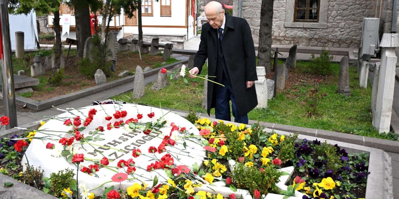 Bahçeli'nin Yazıcıoğlu'nun mezarına ziyareti dikkat çekti