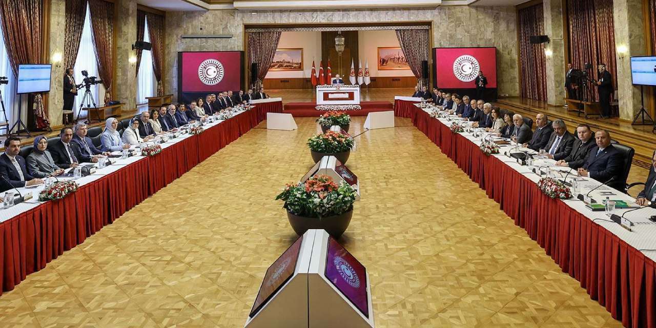 İmralı Süreci'nin ortak raporuna demokratikleşme önerileri: AİHM ve AYM kararları kağıt üzerinde bırakılıyor!