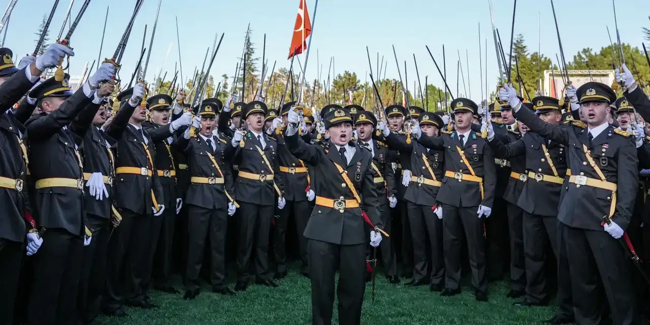 Yemin töreninde teğmenleri Erdoğan'a şikayet etti mi? Afyoncu iddialar hakkında konuştu