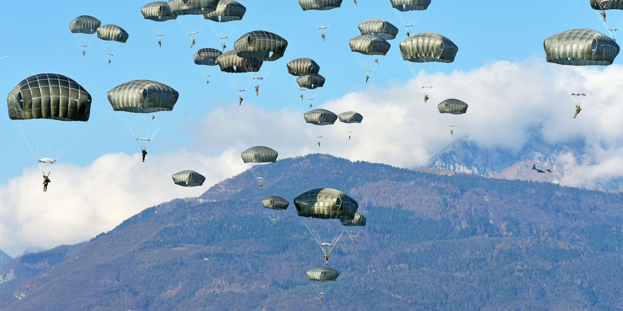 İddia: ABD, Orta Doğu'ya 2 bin paraşütçü asker gönderiyor