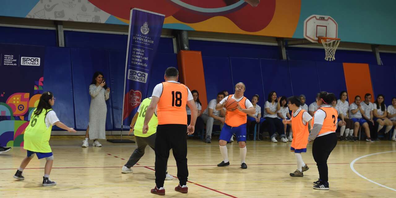 Down sendromlu çocuklar sahaya çıktı