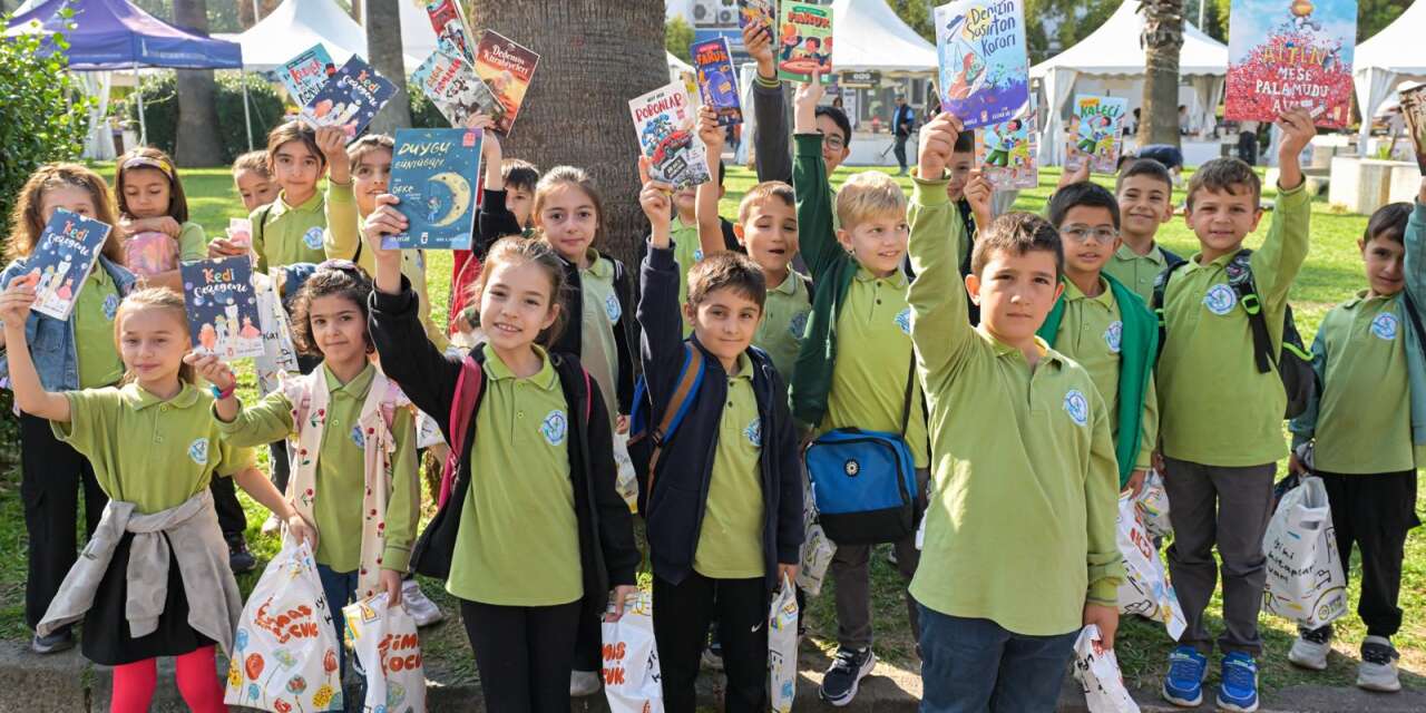 İzmir kitap fuarı kapılarını açıyor: 10 gün boyunca edebiyat gündemi Kültürpark’ta