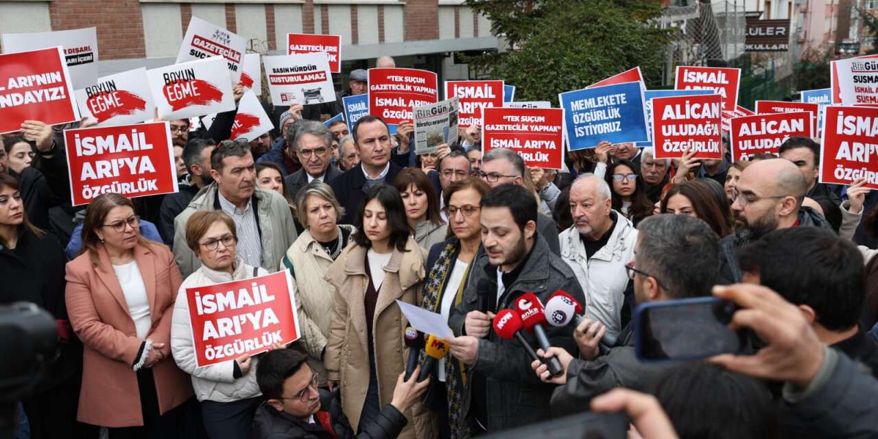 Gazeteciler, İsmail Arı ve Alican Uludağ için Ankara'da bir araya geldi
