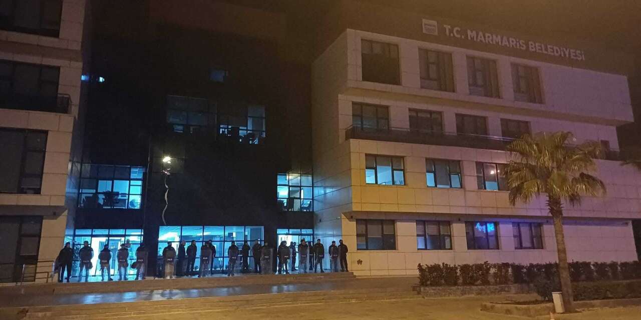 Marmaris Belediyesi'ne gece yarısı operasyon