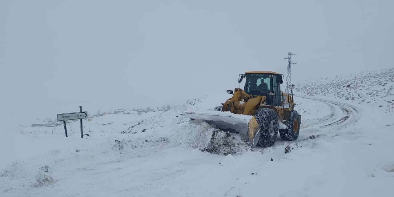 Iğdır'da karla mücadele: Köy yolları ulaşıma açıldı