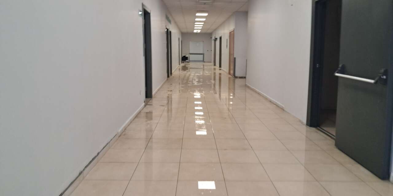 Defne Devlet Hastanesi'ni su bastı: Hastalar başka hastanelere sevk edildi