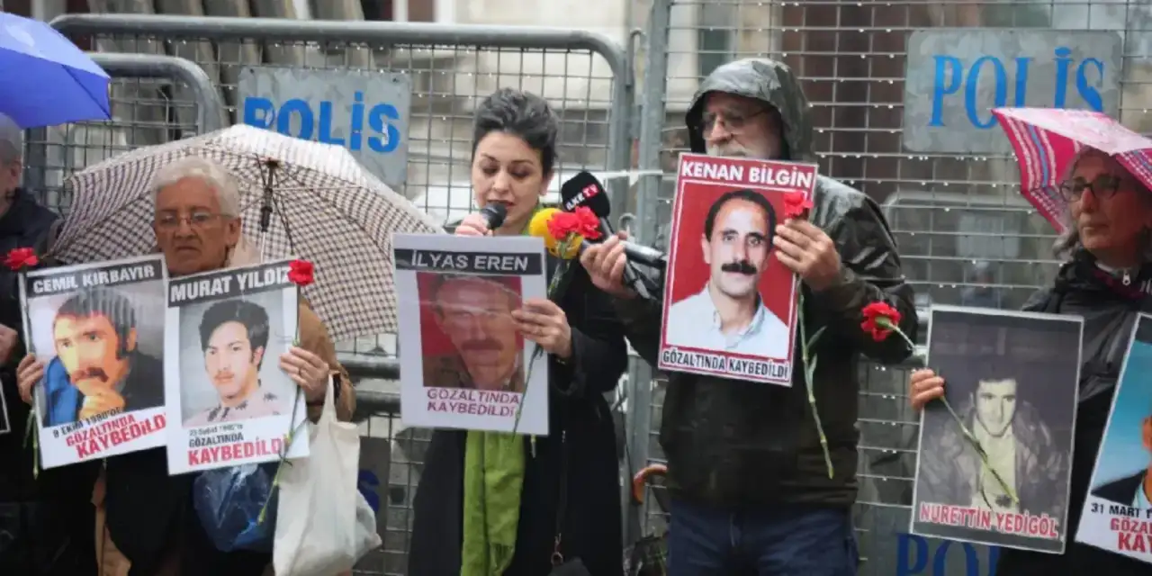 Aynı yerde inatla bir aradalar: Cumartesi Anneleri İlyas Eren'in akıbetini sordu