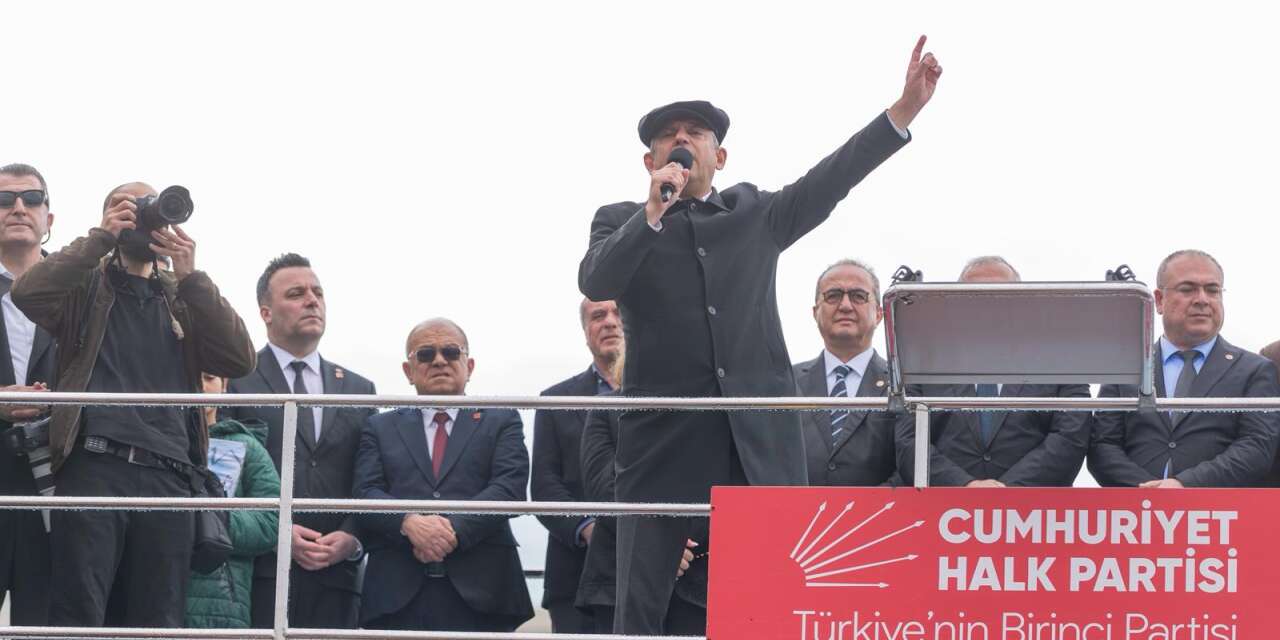 CHP lideri Özgür Özel 101'inci mitingde: Gerekirse ölümü göze alırız, sizin önünüzde eğilmeyiz!