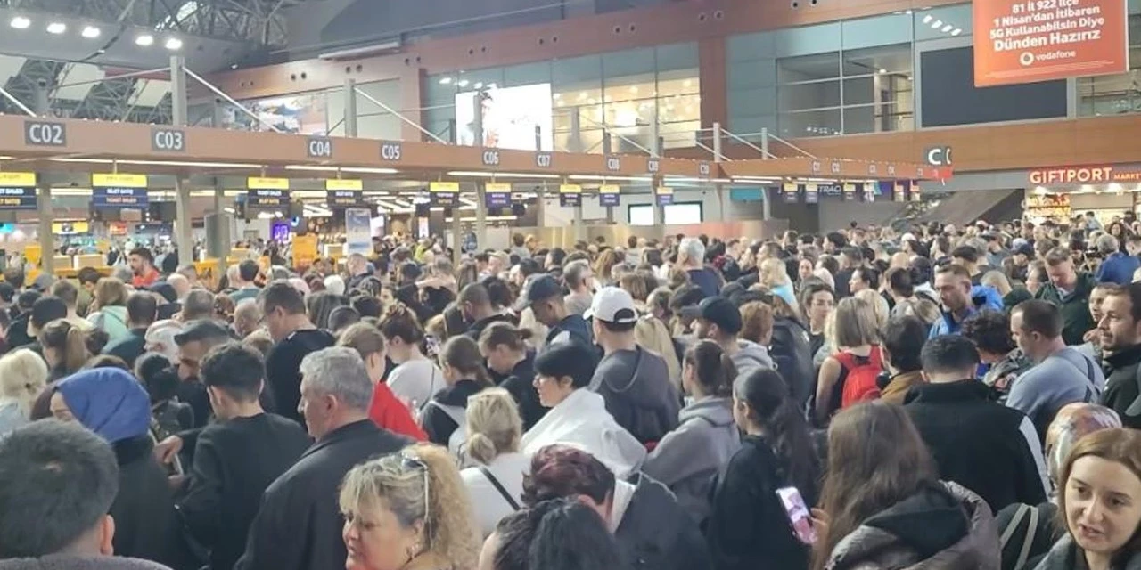 Sabiha Gökçen'de 175 sefer iptal edildi: Havalimanında kilometrelerce kuyruk!