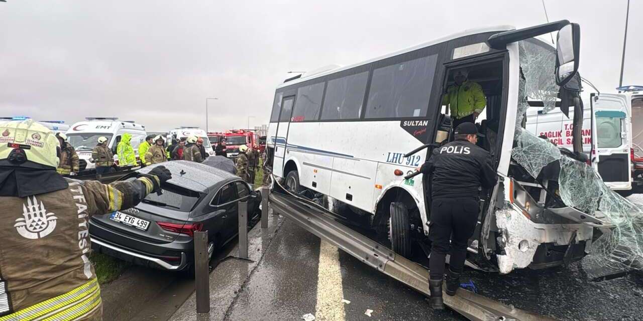 İstanbul’da polis servisi kazası: 1 şehit 16 yaralı
