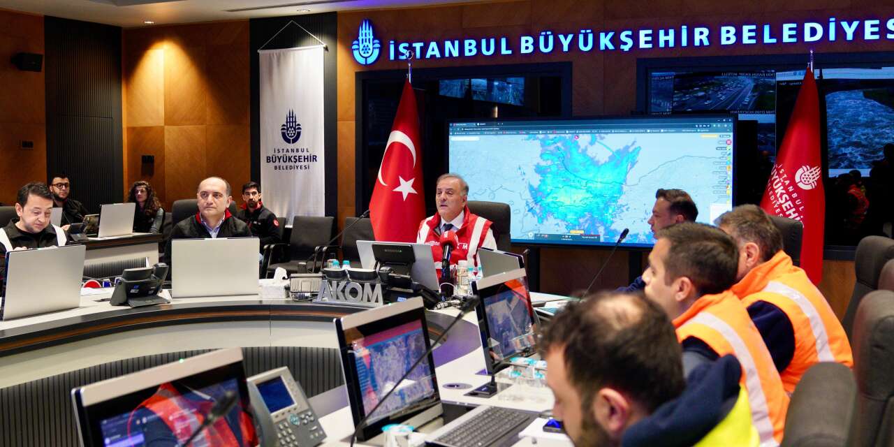 İBB'den İstanbullulara uyarı: Zorunlu olmadıkça trafiğe çıkmayın