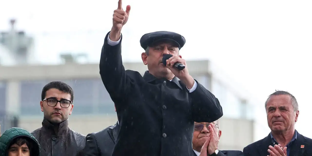 Özel, İsmail Arı ve Tanju Özcan'ı ziyaret etti: İsmail Arı'nın tutuklandığı gerekçeden ben beraat ettim