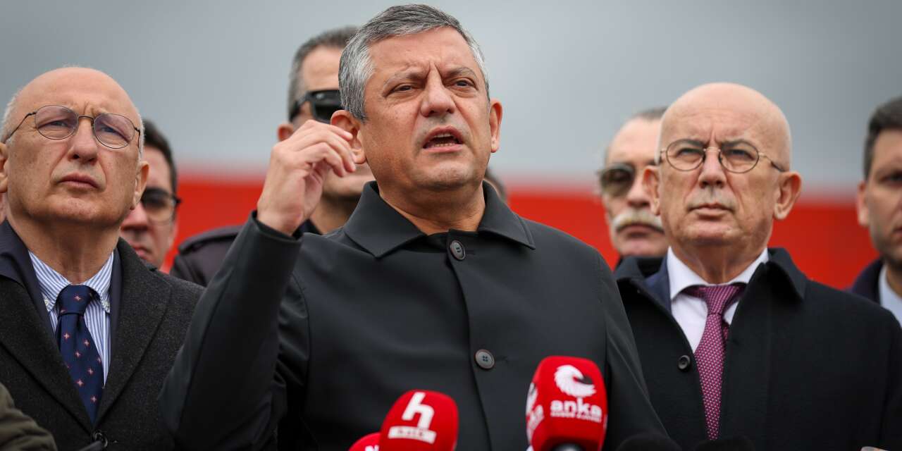 Özel, İsmail Arı ve Tanju Özcan'ı ziyaret etti: İsmail Arı'nın tutuklandığı gerekçeden ben beraat ettim