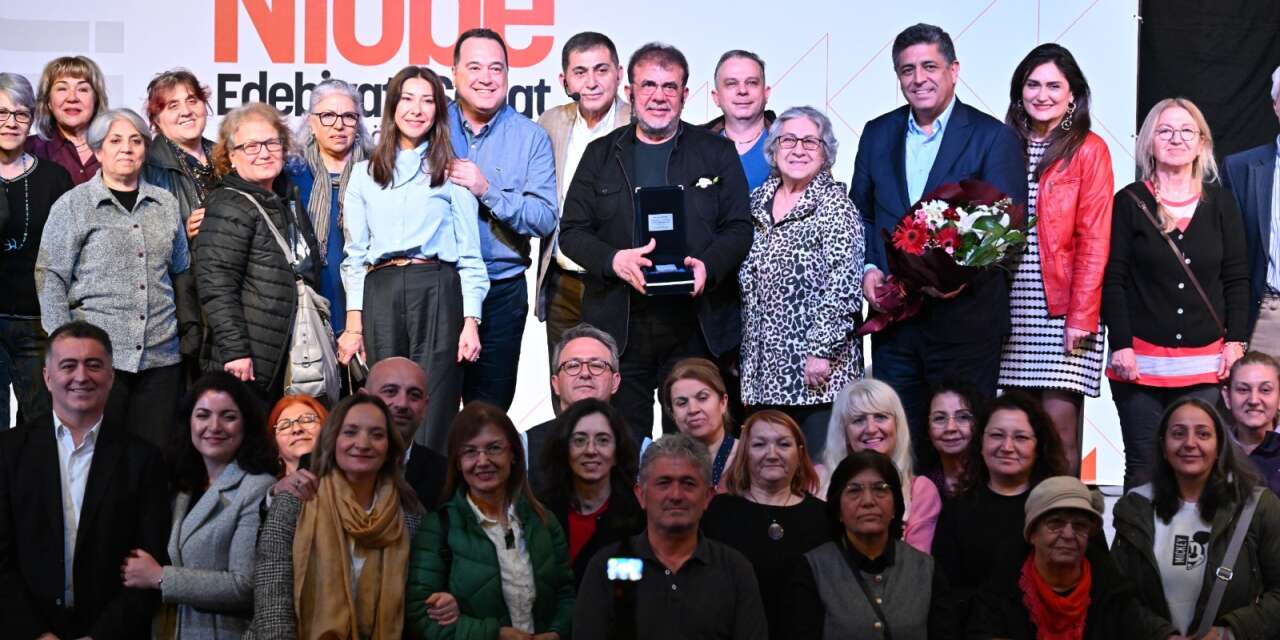 Nebil Özgentürk Manisa’da okurlarla buluştu