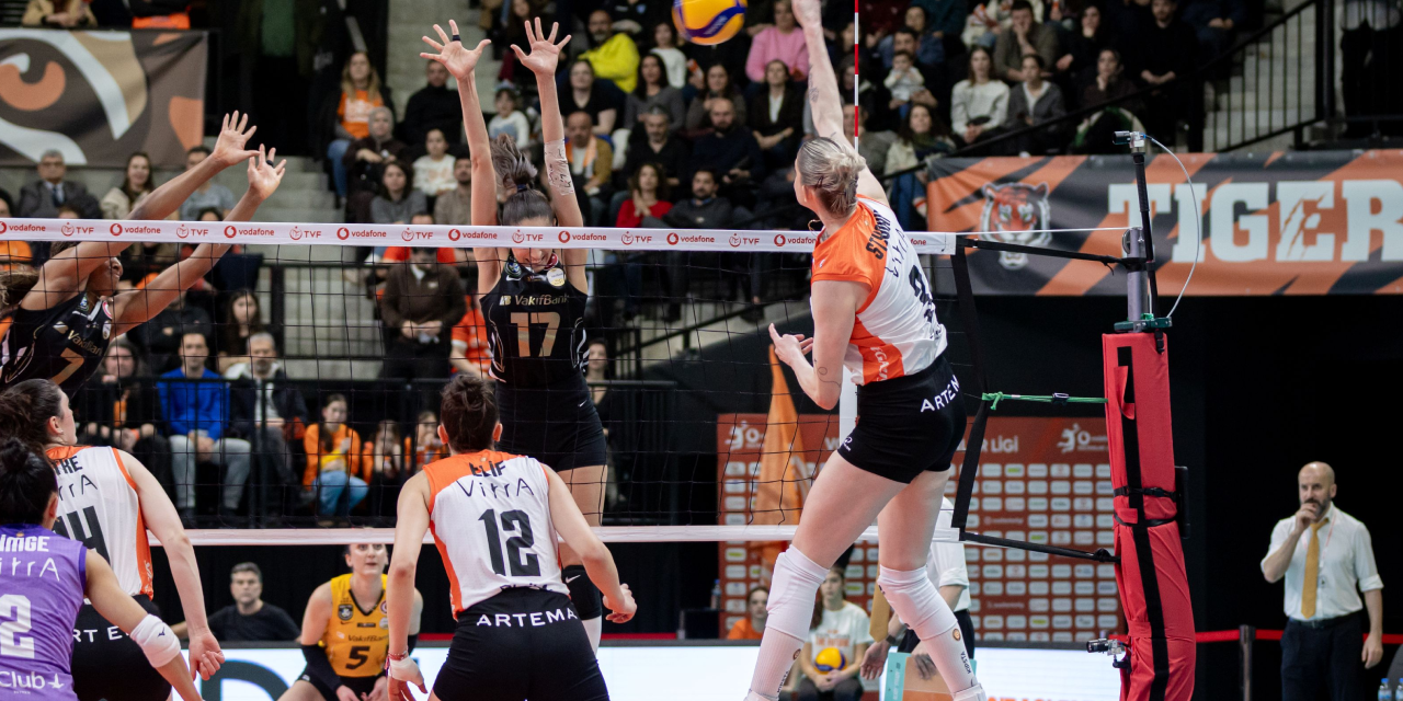 VakıfBank parkede esti geçti: Eczacıbaşı evinde kayıp