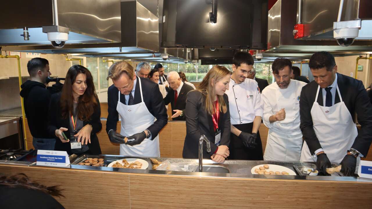 Büyükelçiler mutfağa girdi: Ankara’da diplomasi makaronla buluştu