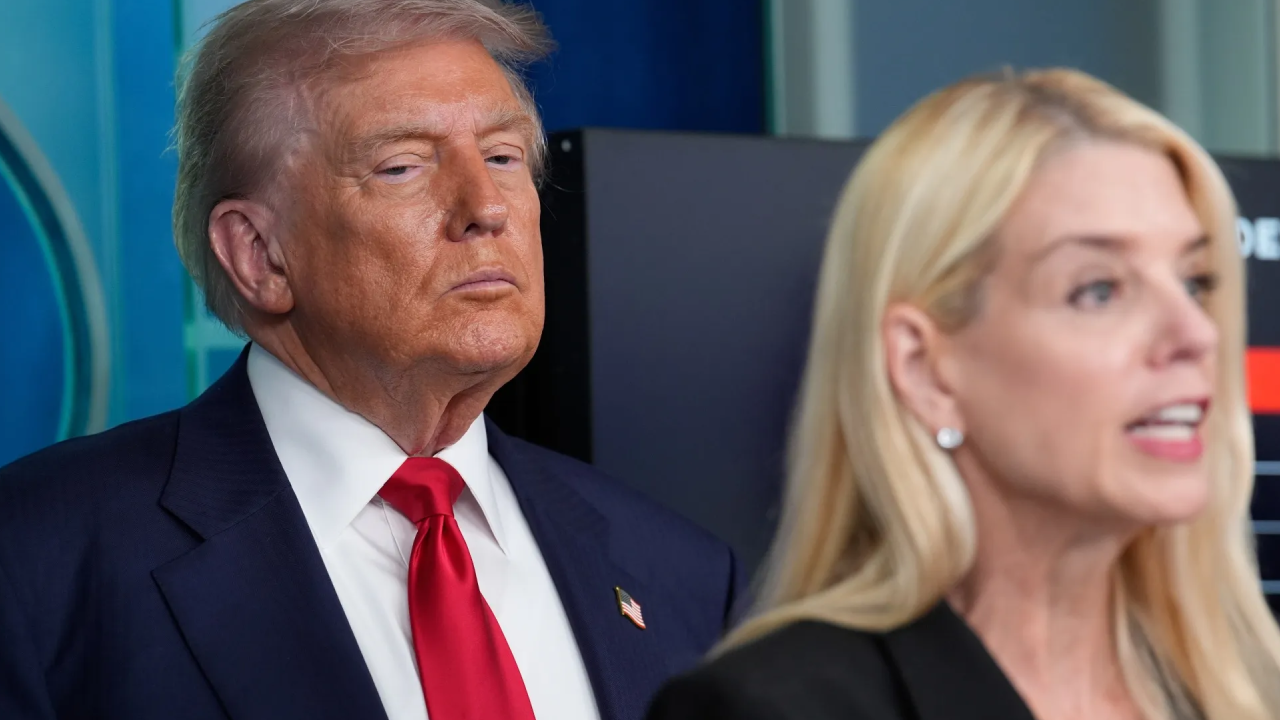 Donald Trump, Adalet Bakanı Bondi'yi görevden aldı!