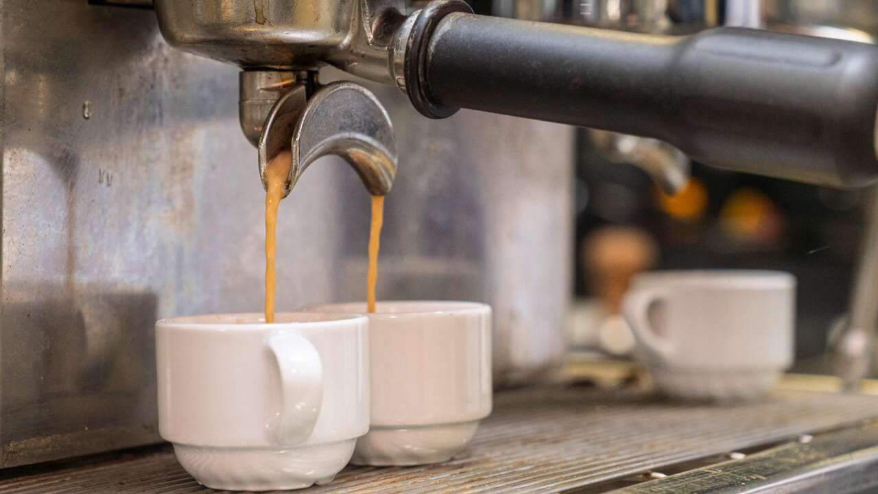 İzmir’de otizmli gençlere barista eğitimi