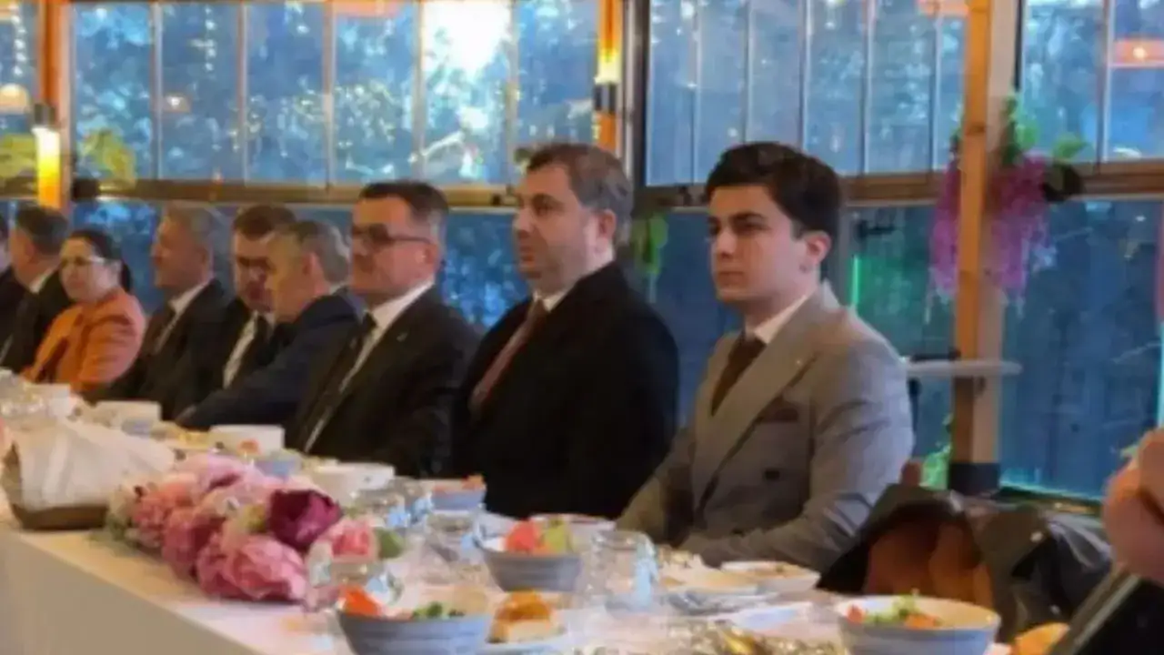 Vali ile tokalaştı resim verdi bir hafta sonra kara paradan tutuklandı: Paylaşımlar silindi!