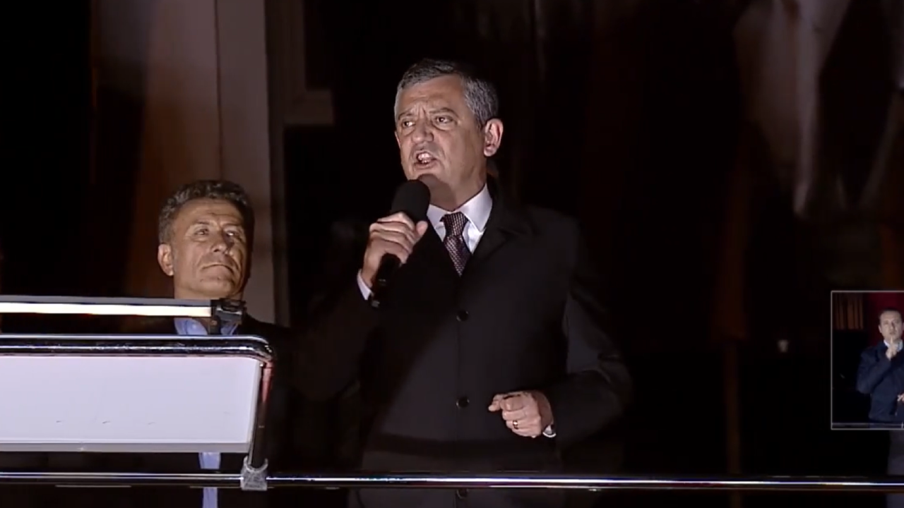 Özgür Özel Bursa'dan meydan okudu: 'Hiçbir vicdan bu alçaklığa sessiz kalmaz'