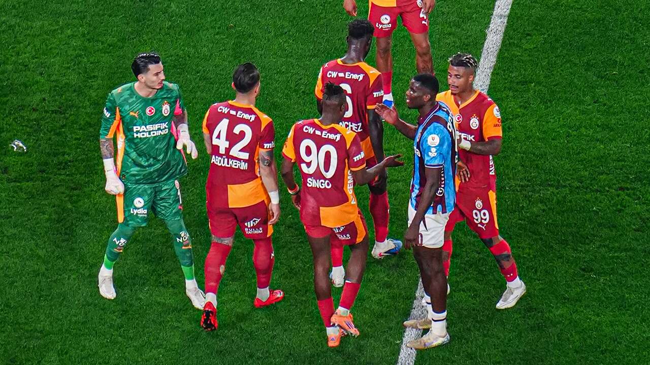 Maç sonu gerginlik: Abdülkerim Bardakcı kırmızı kart gördü