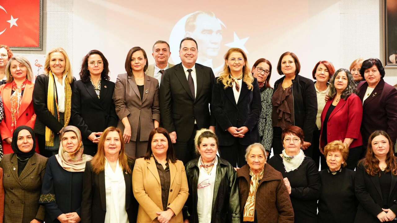 Manisa’da kadın başkanlar buluştu: “Siyaset kadınsız eksik”