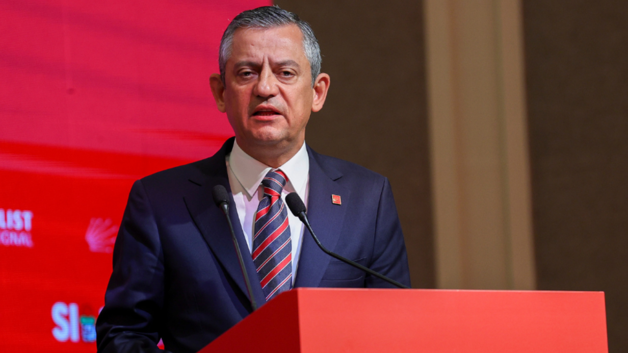 Özgür Özel'den Hristiyan cemaatinin liderlerine Paskalya tebriği