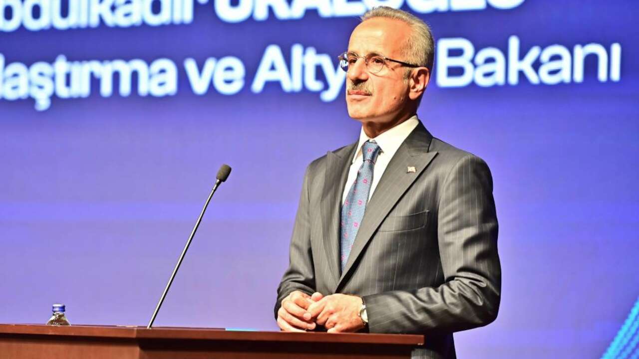 Abdulkadir Uraloğlu: 3 Türk gemisi Hürmüz Boğazı'ndan geçti