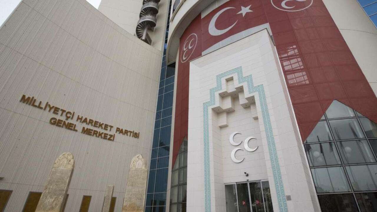 MHP İstanbul il ve ilçe teşkilatları feshedildi