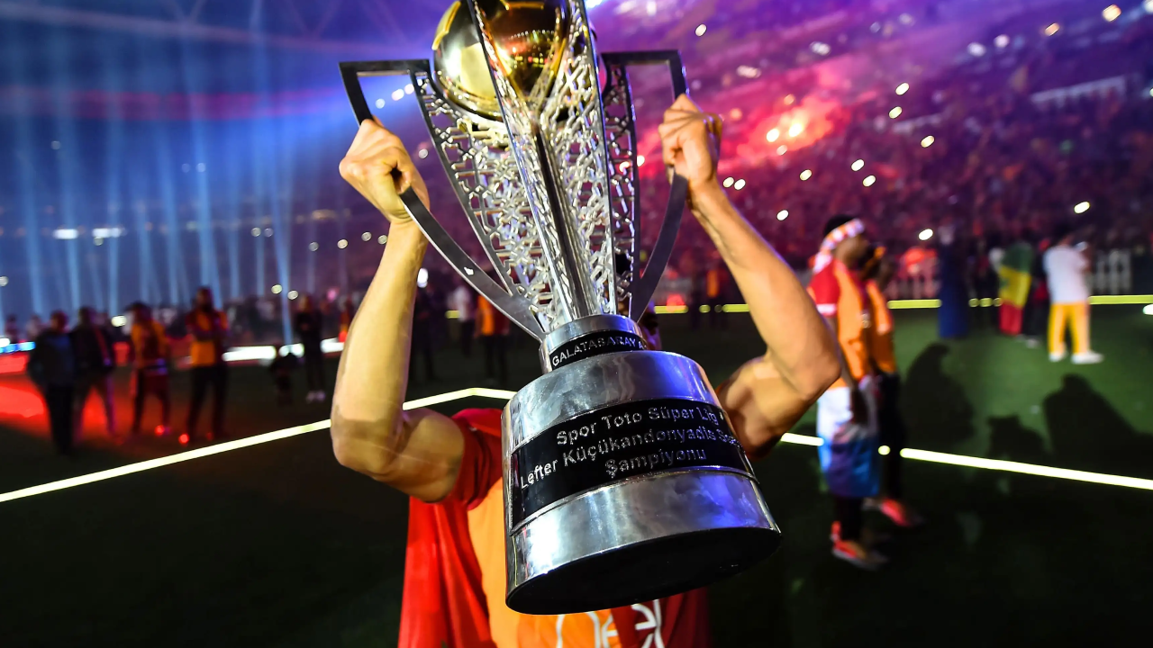 Zirvede nefesler tutuldu: Yapay zeka 6 hafta kala şampiyonu ilan etti!