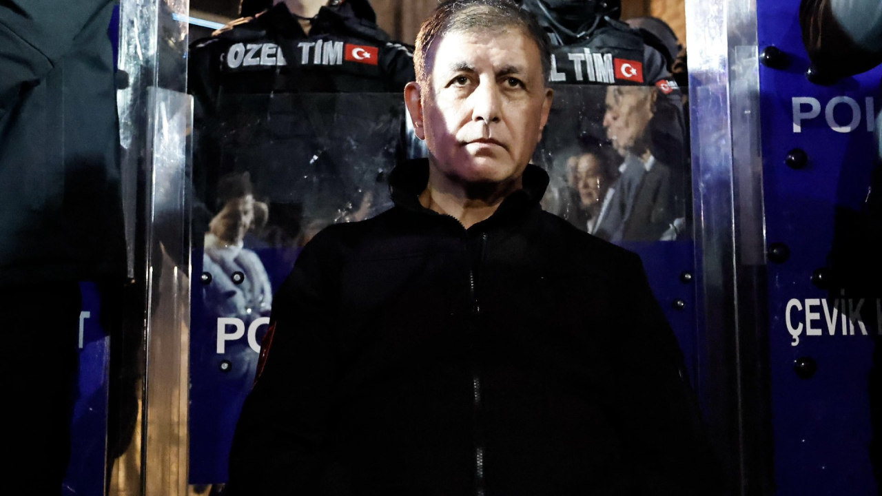 Meslek Fabrikası polis ablukasında: Cemil Tugay gece boyu nöbette!