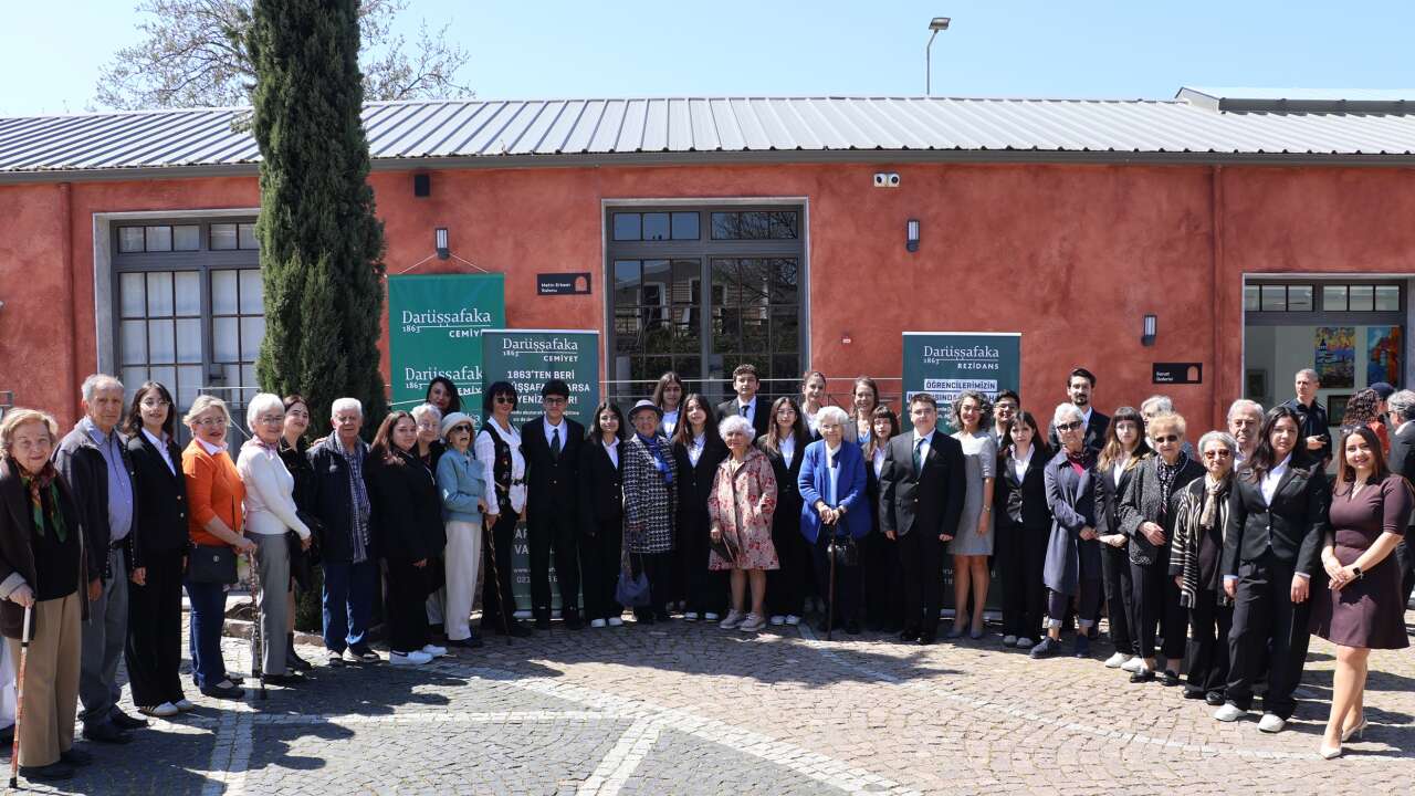 İki nesil aynı tuvalde buluştu: Darüşşafaka’dan anlamlı sergi