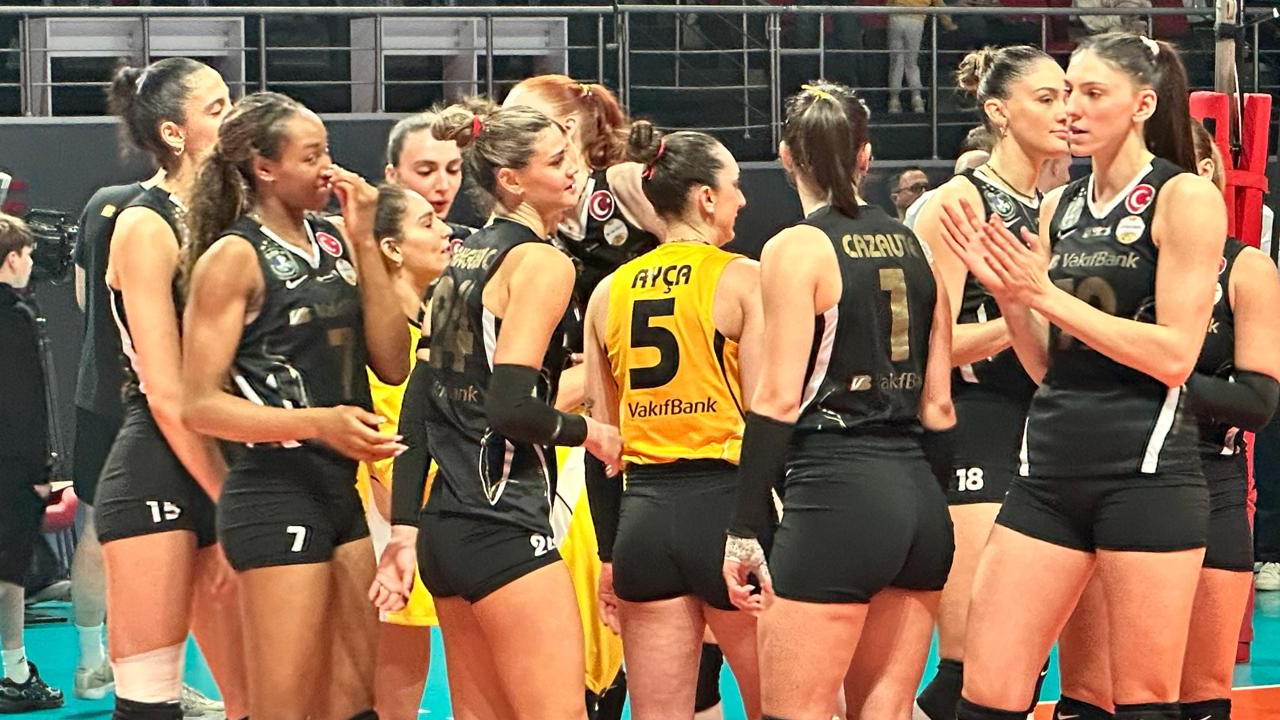 Final serisinde ilk raunt VakıfBank'ın: Fenerbahçe'yi set vermeden geçti