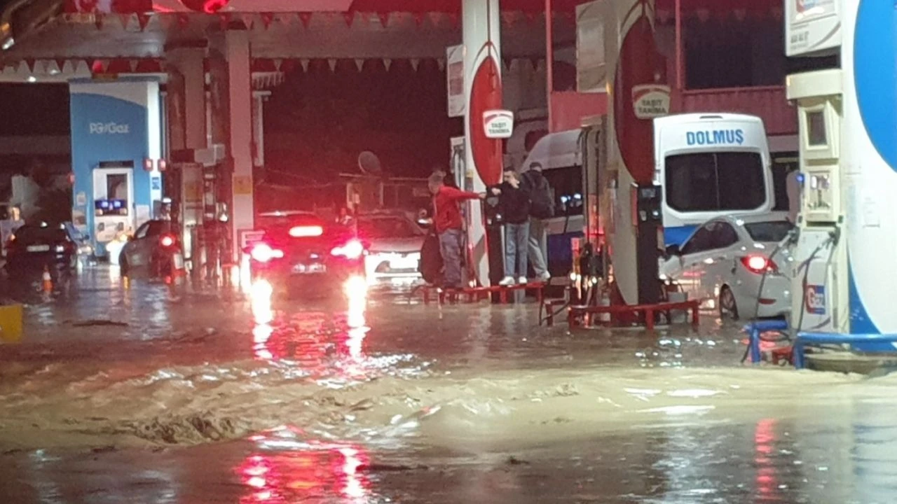 Osmaniye’de sel felaketi: Dere taştı, araçtaki iki kişi can verdi