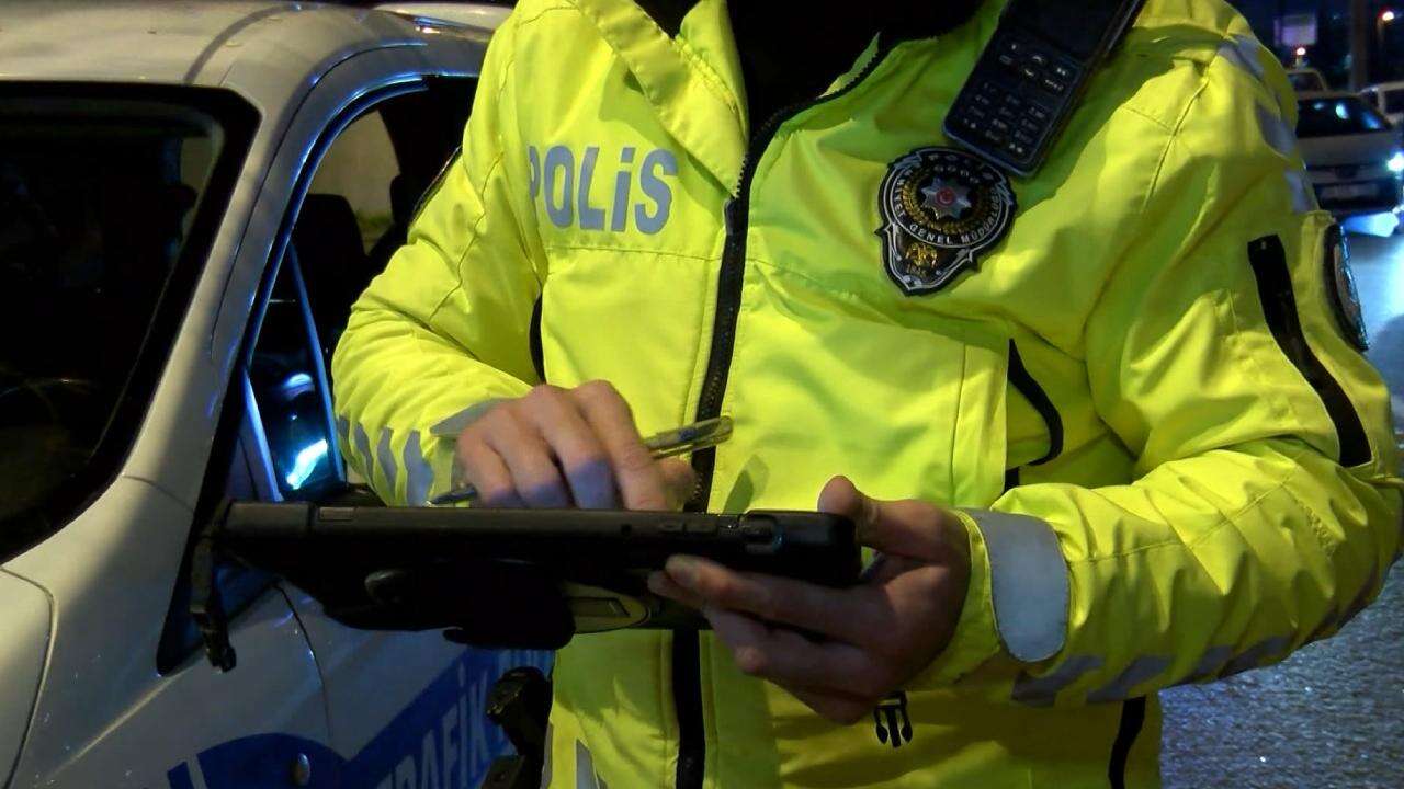 Polisin uyardığı sürücü hakim çıkınca açığa alındı