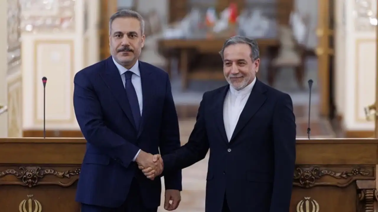 Ateşkes sonrası ilk: Hakan Fidan, Abbas Erakçi ile görüştü