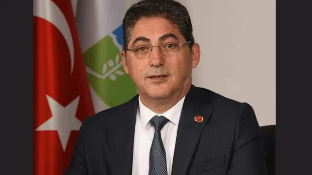 Burhaniye Belediyesi'nde başkan yardımcısı istifa etti