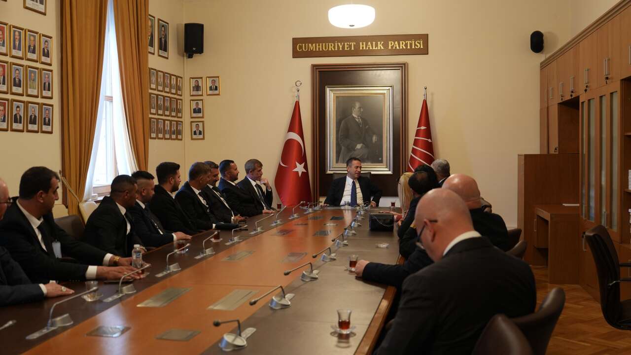 Romanlar Meclis'te sorunlarına çözüm arıyor: AK Parti, CHP ve MHP'ye ziyaret