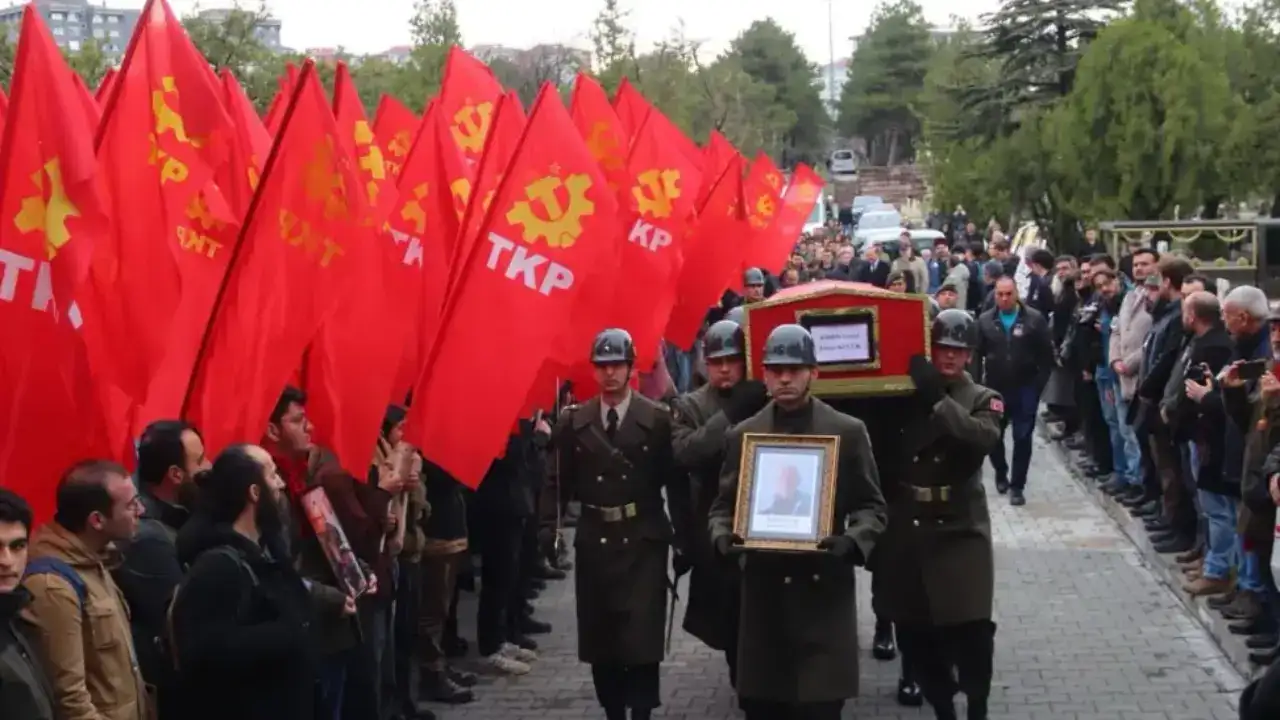 Yalçın Küçük son yolculuğunda herkesi birleştirdi