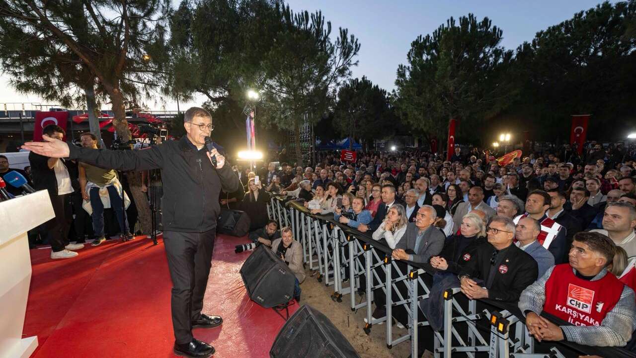 Cemil Tugay mitingde konuştu: İzmir’i yenemeyeceksiniz
