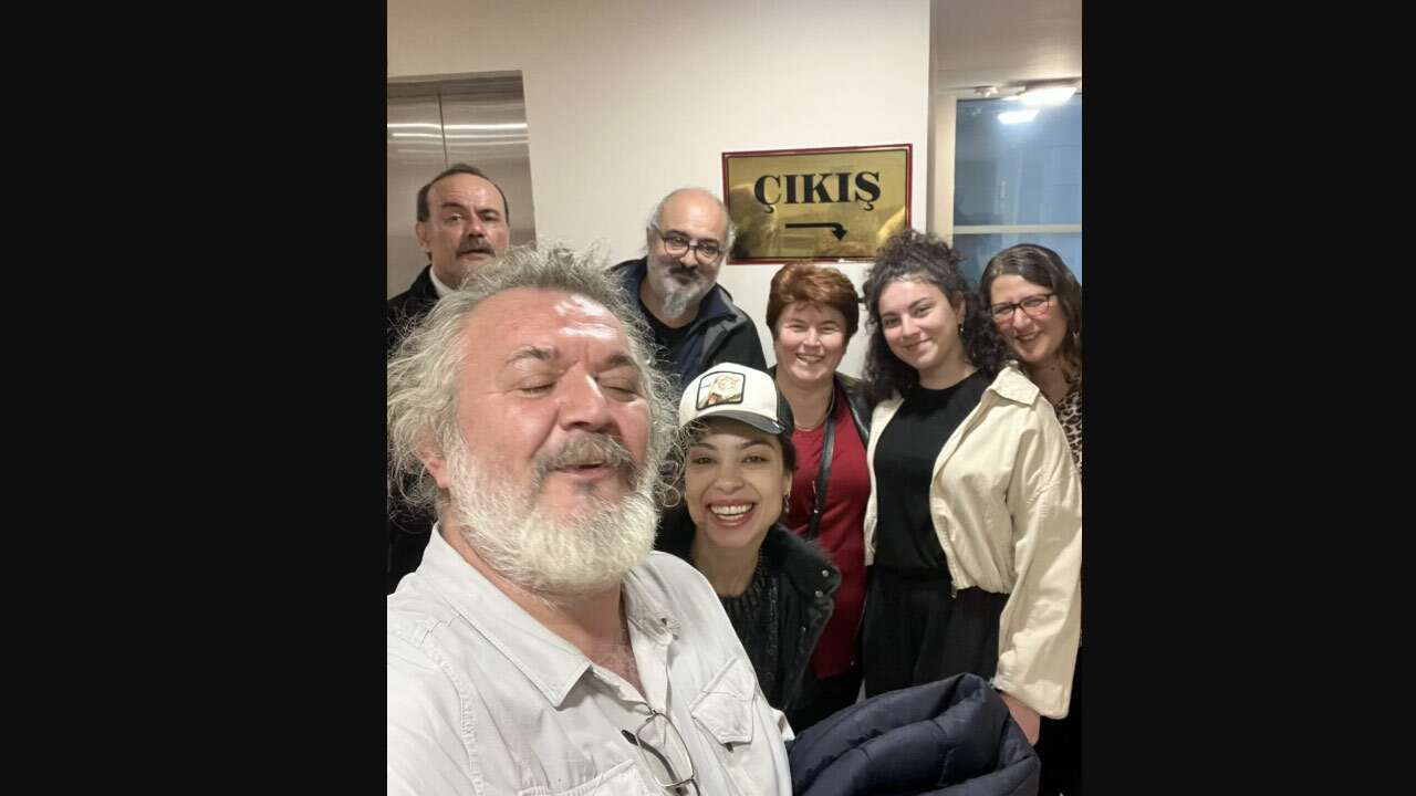 Ünlü sanatçı Müfit Can Saçıntı’ya laiklik bildirisinden savcılık sorgusu