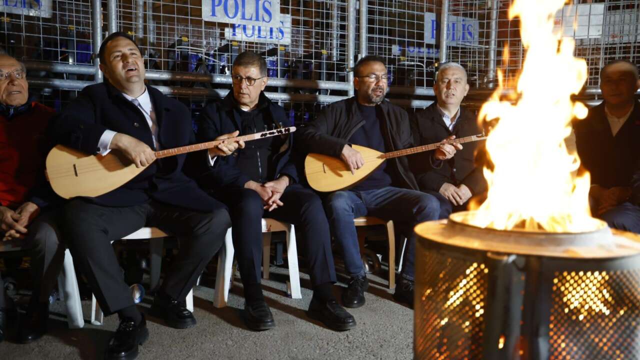 Meslek Fabrikası önünde nöbet devam ediyor