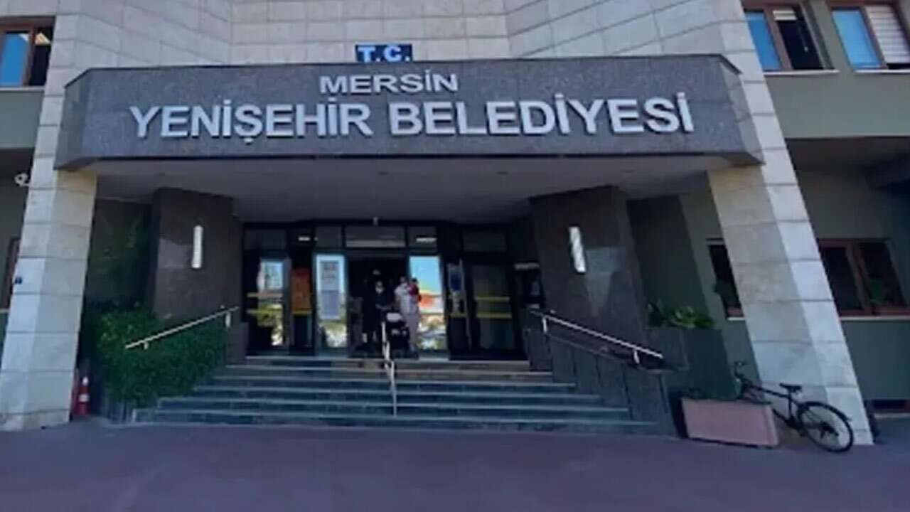 Mersin’deki CHP’li Yenişehir Belediyesi'ne gece 5’te baskın