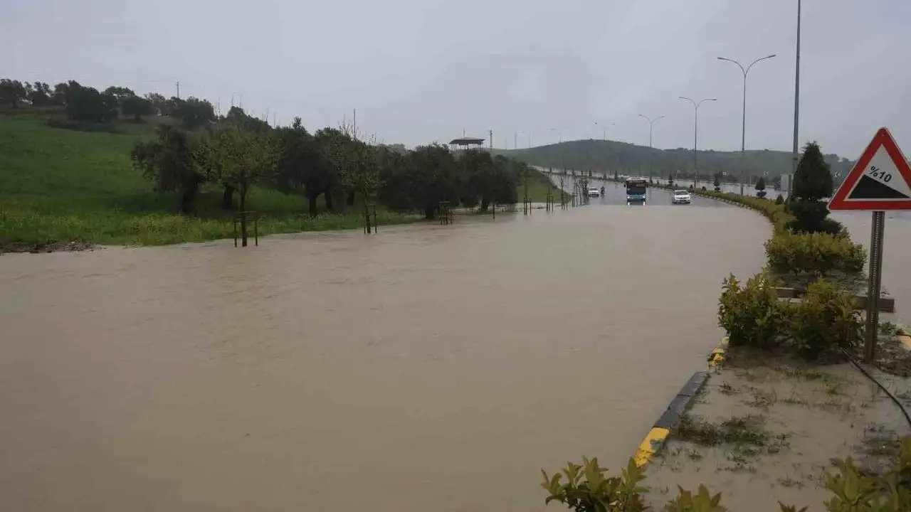 Hatay'da sel felaketi: Eğitime bir gün ara