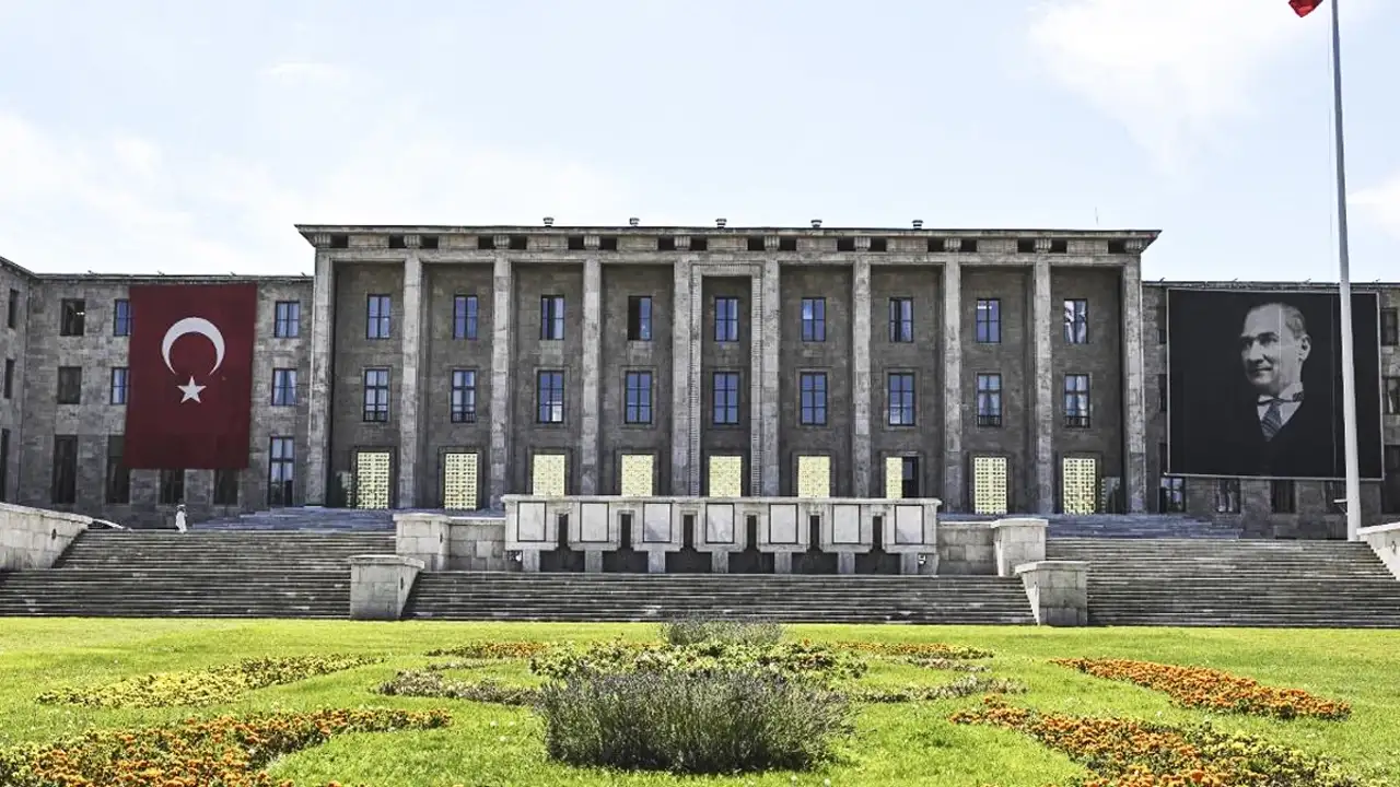 AK Parti kulislerinde süreç için yasa tartışması: DEM Parti her seferinde yeni şart koşuyor