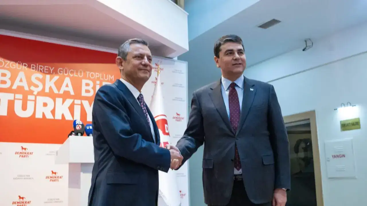 Özgür Özel'den önemli iddia: Savcılara telefon açıyorlar...