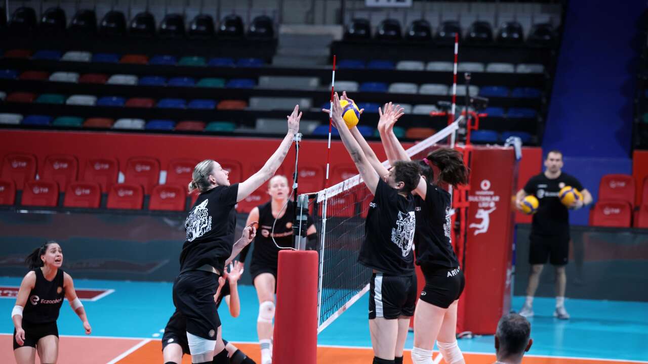 Eczacıbaşı üçüncülük için sahada